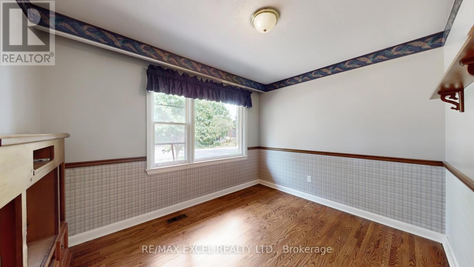 












4 ORCHARD STREET

,
Markham (Old Markham Village),




Ontario
L3P2T1

