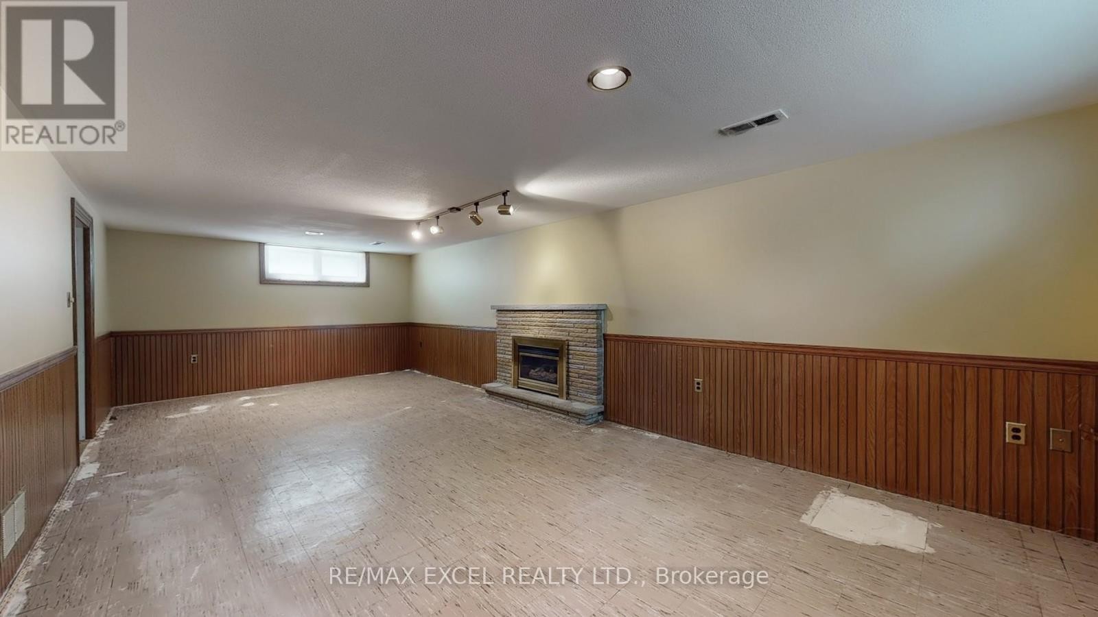 












4 ORCHARD STREET

,
Markham (Old Markham Village),




Ontario
L3P2T1

