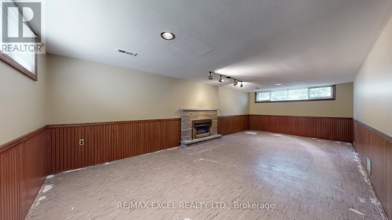 












4 ORCHARD STREET

,
Markham (Old Markham Village),




Ontario
L3P2T1

