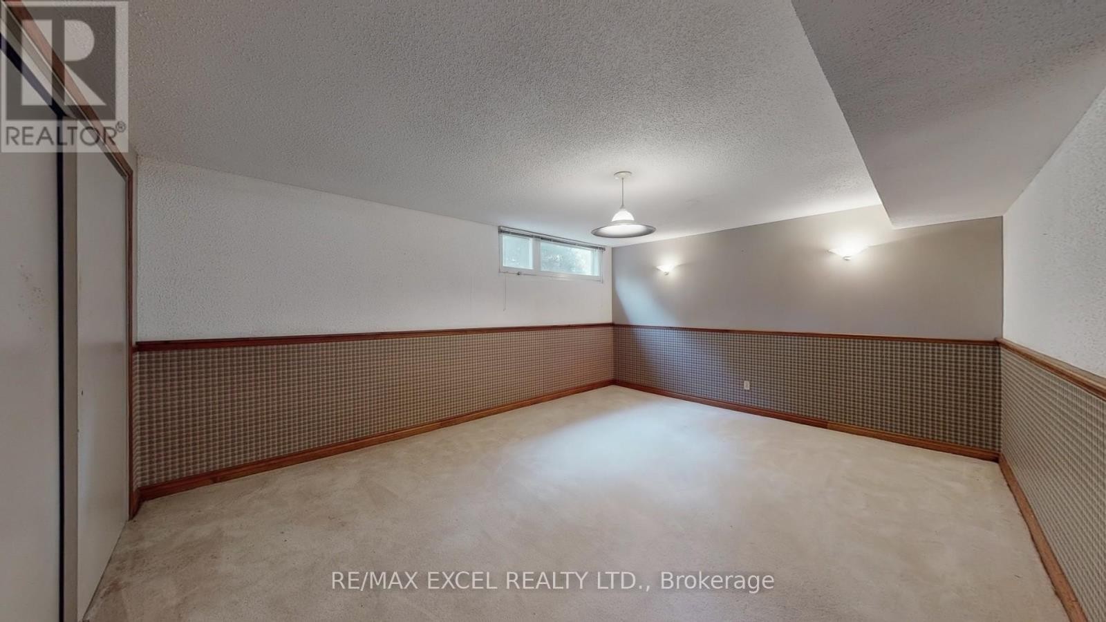 












4 ORCHARD STREET

,
Markham (Old Markham Village),




Ontario
L3P2T1

