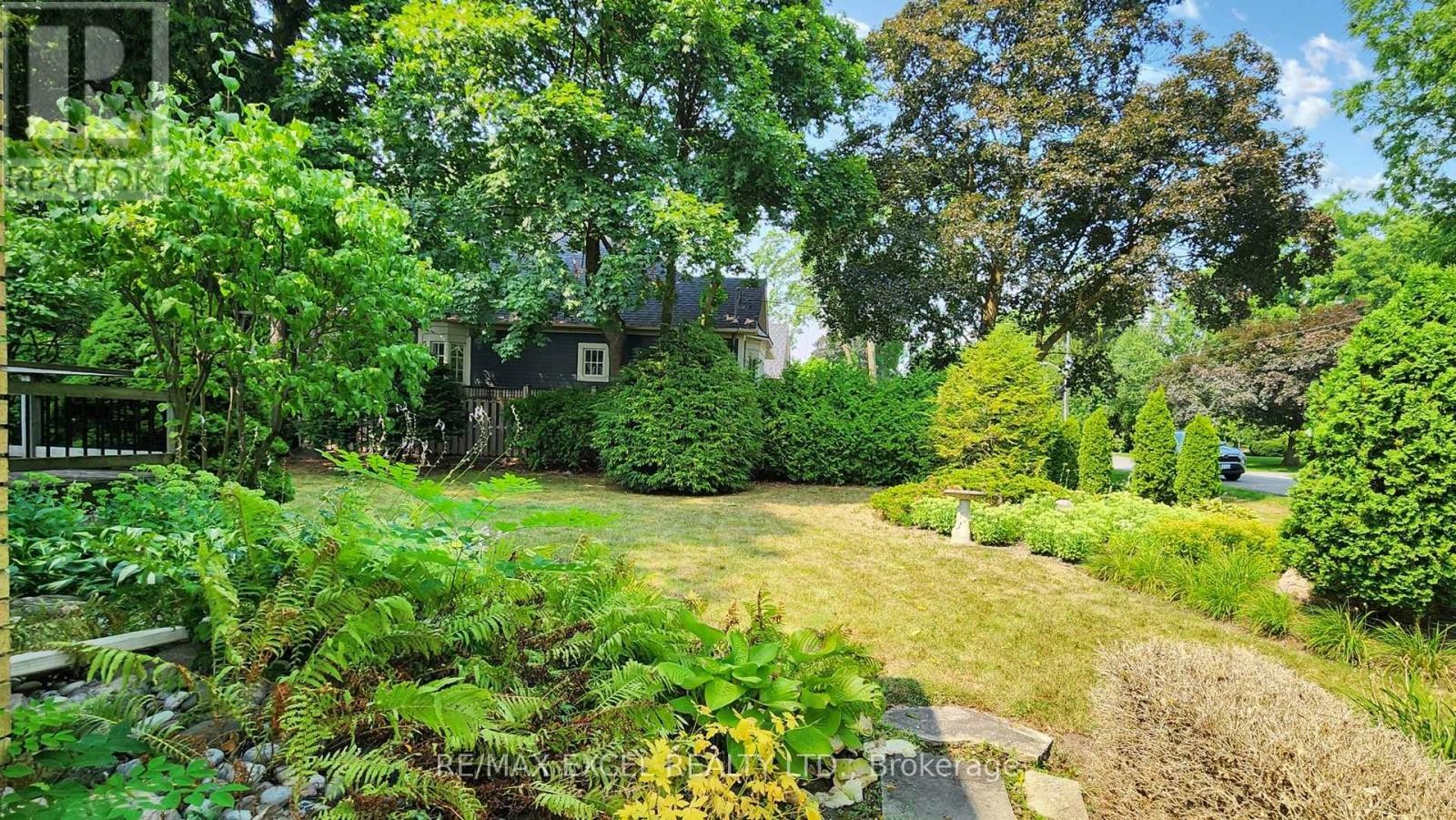 












4 ORCHARD STREET

,
Markham (Old Markham Village),




Ontario
L3P2T1

