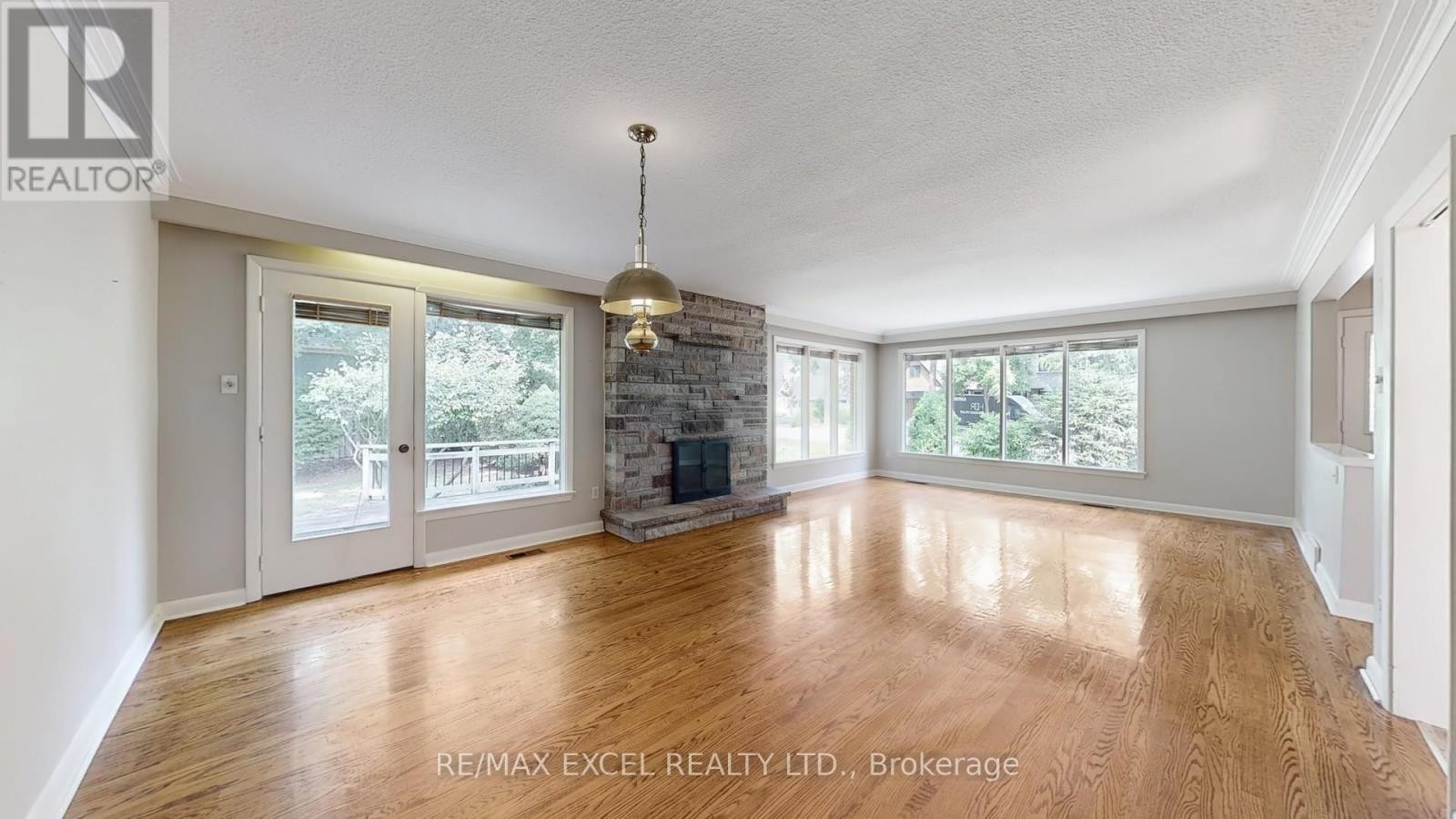 












4 ORCHARD STREET

,
Markham (Old Markham Village),




Ontario
L3P2T1

