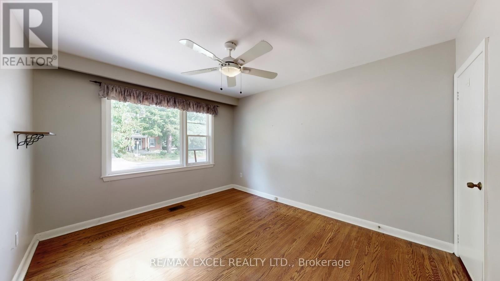 












4 ORCHARD STREET

,
Markham (Old Markham Village),




Ontario
L3P2T1

