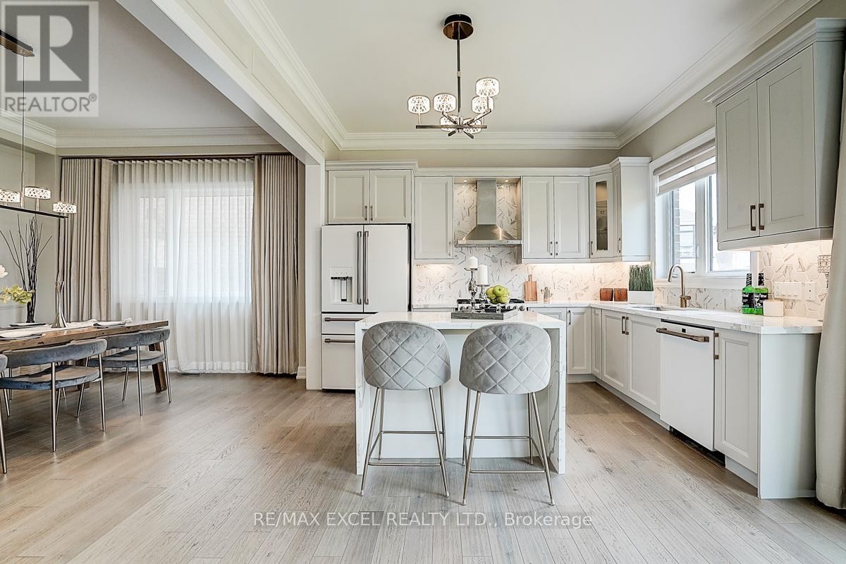 












137 PINE HILL CRESCENT

,
Aurora (Aurora Estates),




Ontario
L4G3X9

