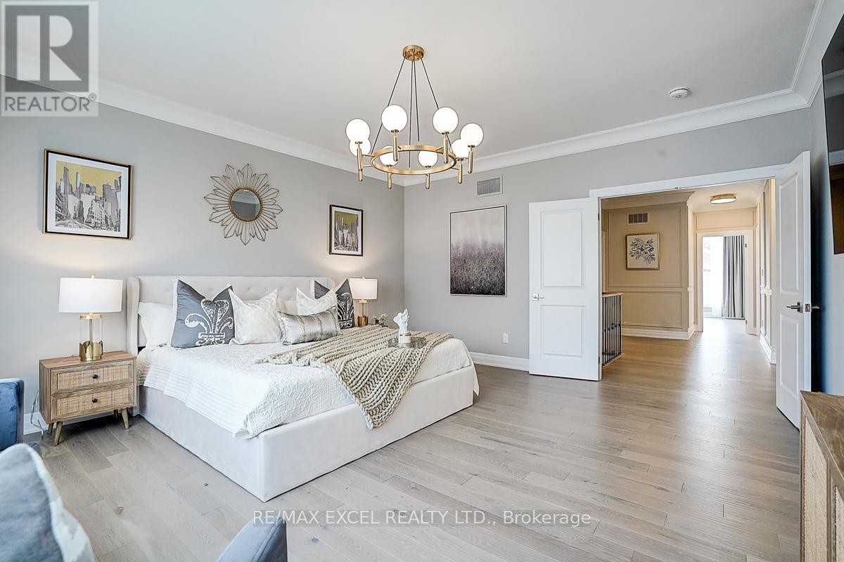 












137 PINE HILL CRESCENT

,
Aurora (Aurora Estates),




Ontario
L4G3X9

