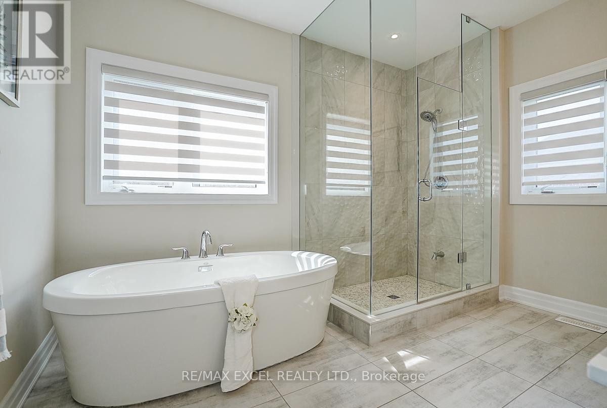












137 PINE HILL CRESCENT

,
Aurora (Aurora Estates),




Ontario
L4G3X9

