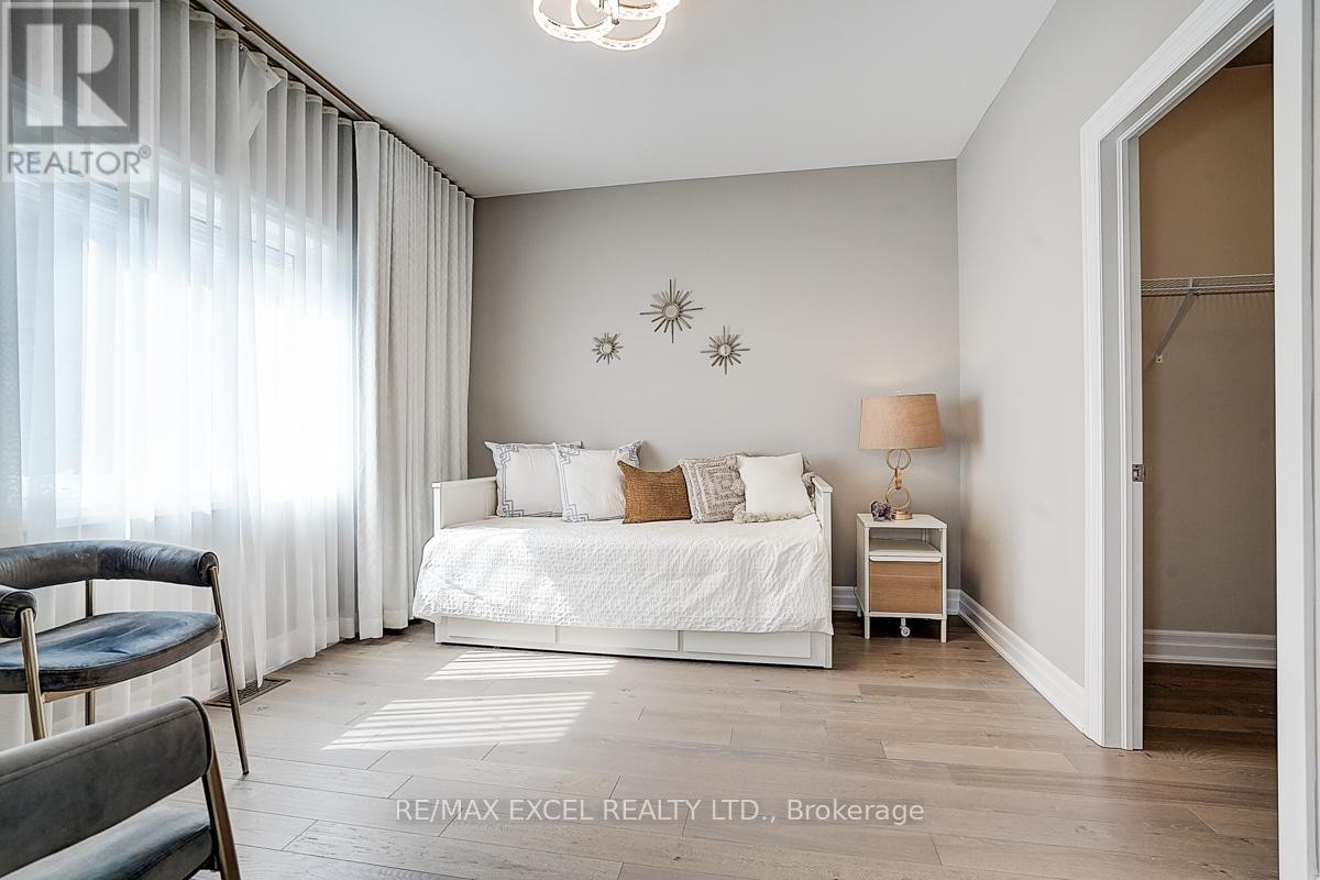 












137 PINE HILL CRESCENT

,
Aurora (Aurora Estates),




Ontario
L4G3X9

