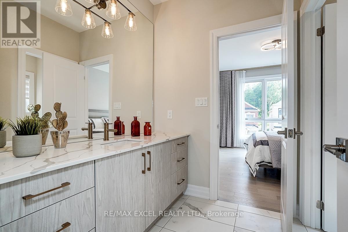 












137 PINE HILL CRESCENT

,
Aurora (Aurora Estates),




Ontario
L4G3X9

