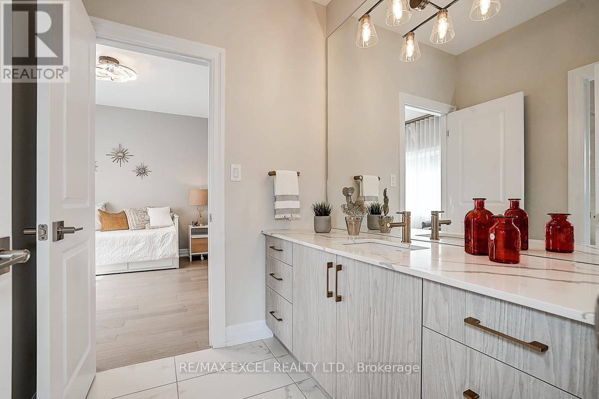 












137 PINE HILL CRESCENT

,
Aurora (Aurora Estates),




Ontario
L4G3X9


