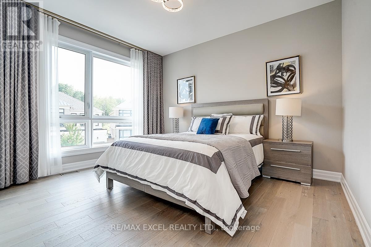 












137 PINE HILL CRESCENT

,
Aurora (Aurora Estates),




Ontario
L4G3X9

