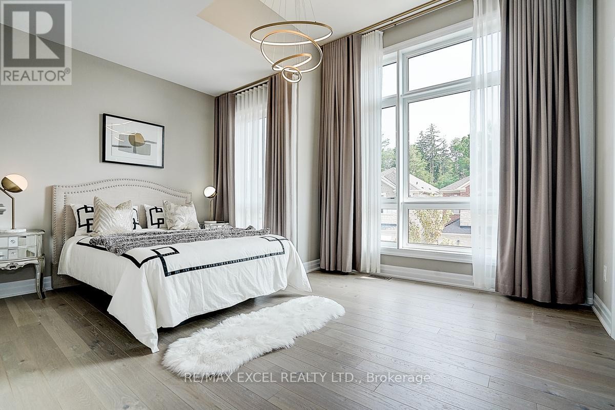 












137 PINE HILL CRESCENT

,
Aurora (Aurora Estates),




Ontario
L4G3X9

