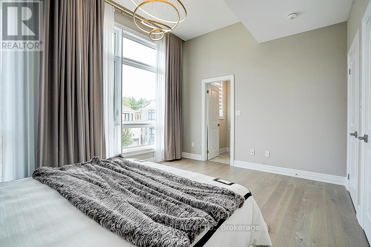 












137 PINE HILL CRESCENT

,
Aurora (Aurora Estates),




Ontario
L4G3X9

