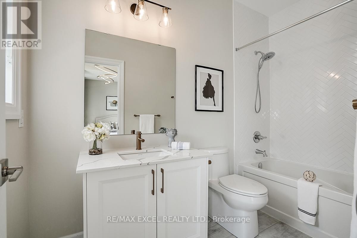 












137 PINE HILL CRESCENT

,
Aurora (Aurora Estates),




Ontario
L4G3X9

