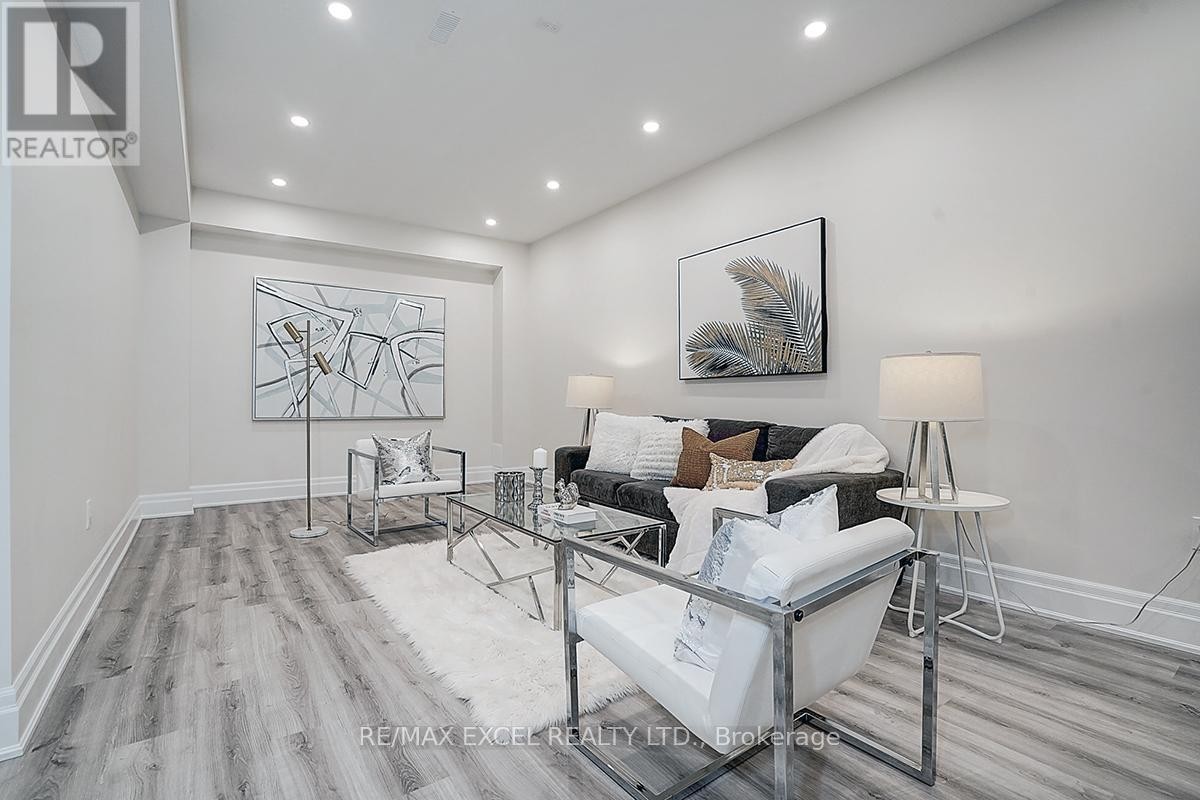 












137 PINE HILL CRESCENT

,
Aurora (Aurora Estates),




Ontario
L4G3X9

