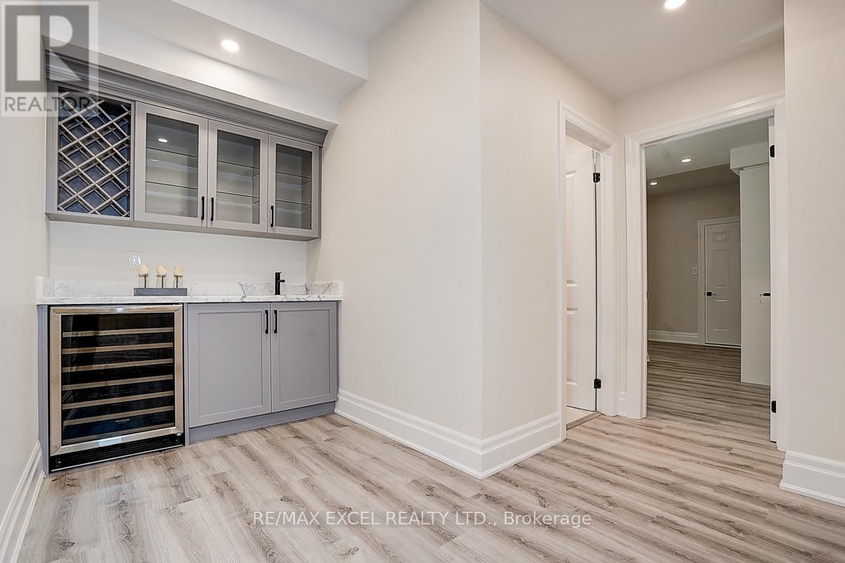 












137 PINE HILL CRESCENT

,
Aurora (Aurora Estates),




Ontario
L4G3X9

