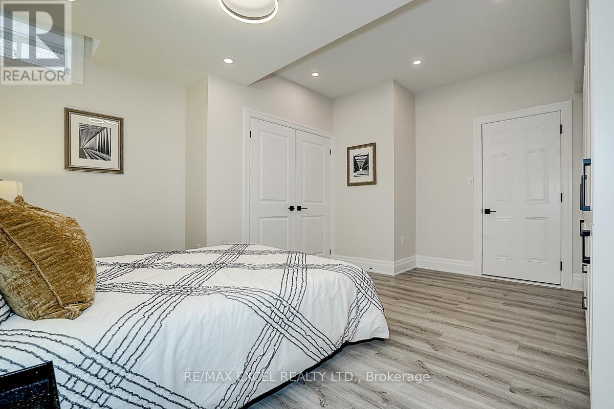 












137 PINE HILL CRESCENT

,
Aurora (Aurora Estates),




Ontario
L4G3X9

