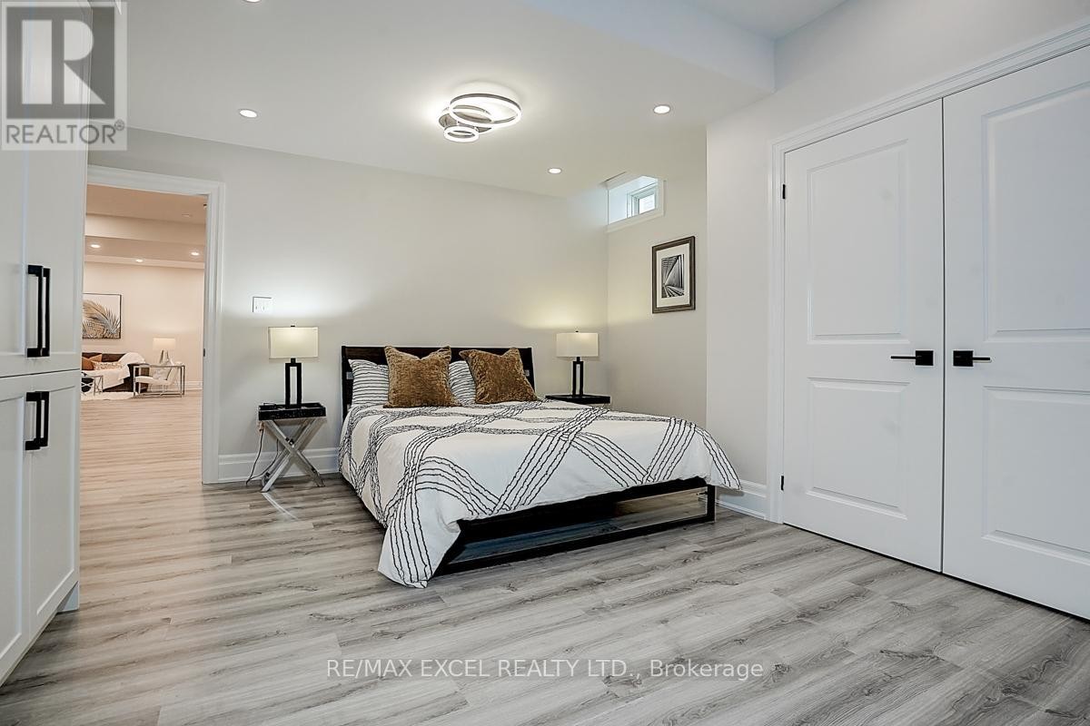 












137 PINE HILL CRESCENT

,
Aurora (Aurora Estates),




Ontario
L4G3X9


