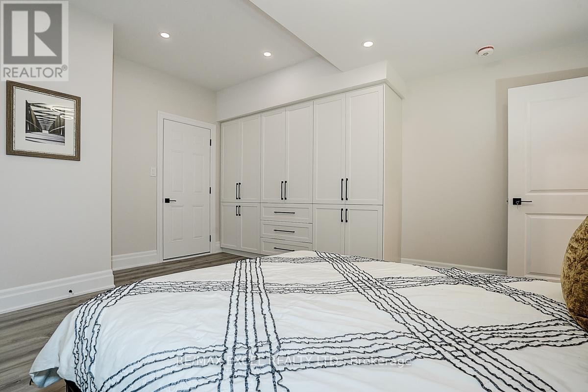 












137 PINE HILL CRESCENT

,
Aurora (Aurora Estates),




Ontario
L4G3X9

