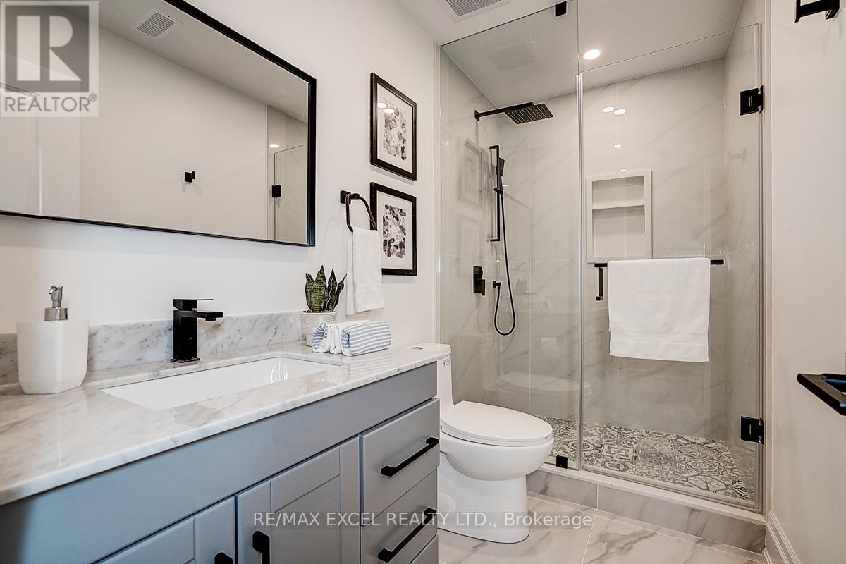 












137 PINE HILL CRESCENT

,
Aurora (Aurora Estates),




Ontario
L4G3X9

