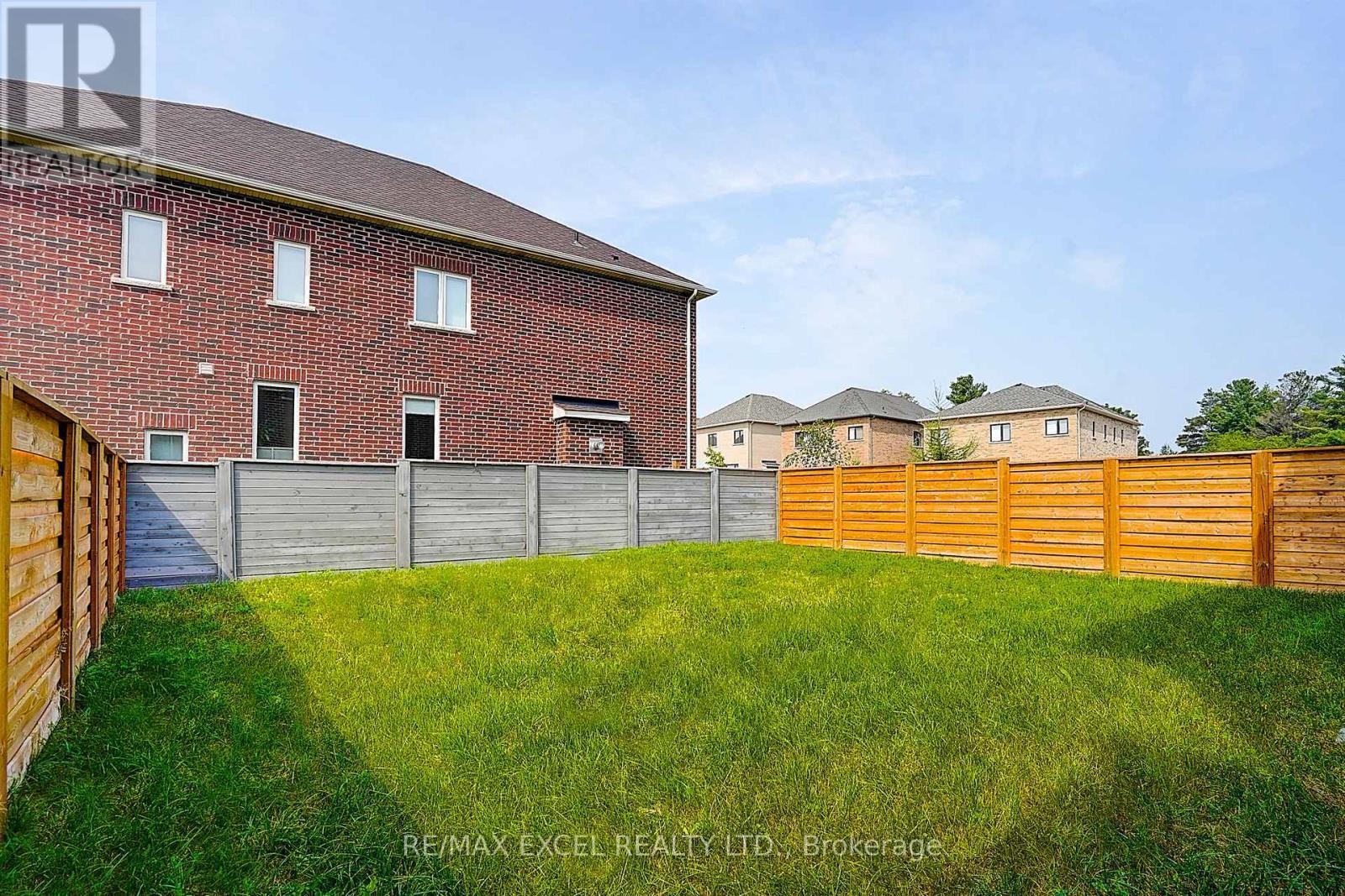 












137 PINE HILL CRESCENT

,
Aurora (Aurora Estates),




Ontario
L4G3X9

