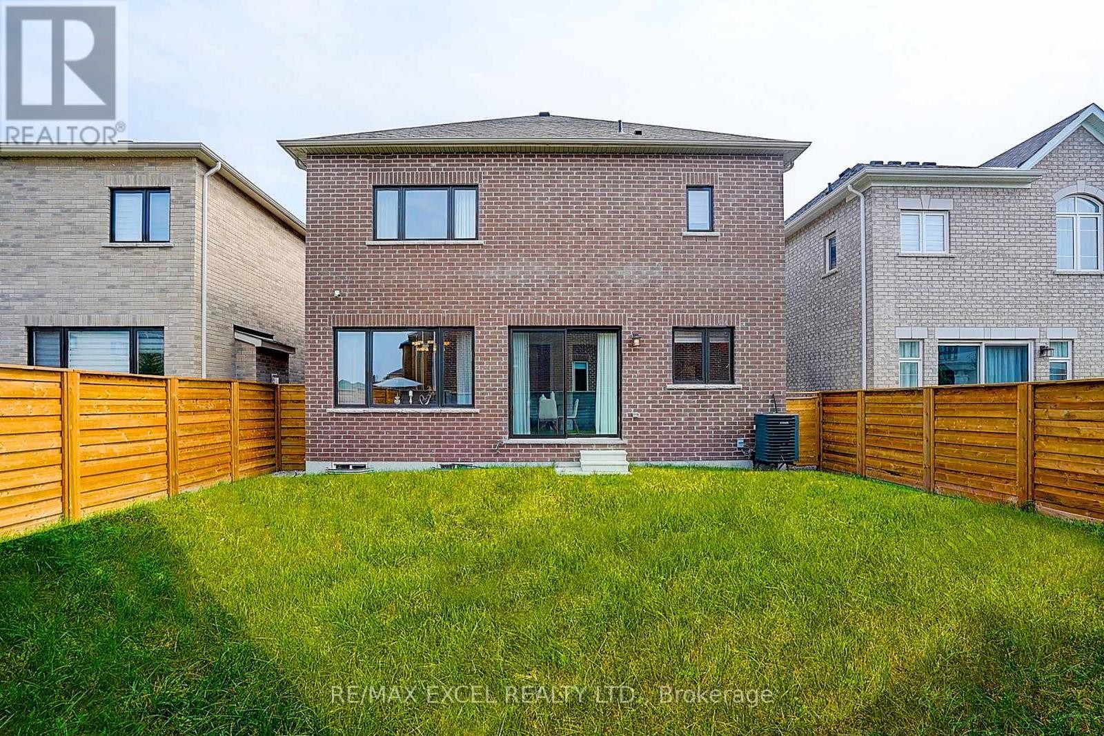 












137 PINE HILL CRESCENT

,
Aurora (Aurora Estates),




Ontario
L4G3X9

