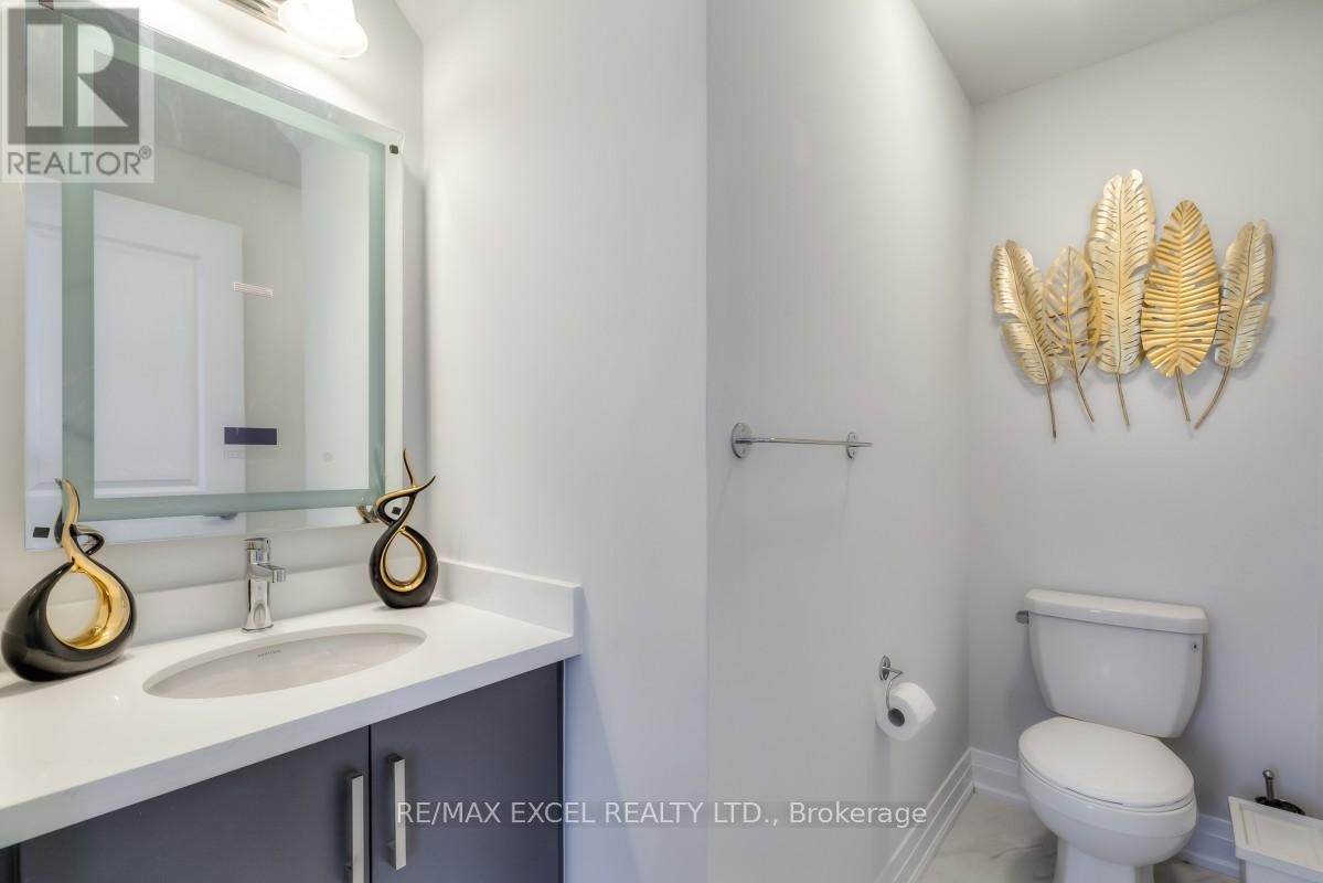 












6 MAYBANK LANE

,
Whitchurch-Stouffville (Stouffville),




Ontario
L4A4X7

