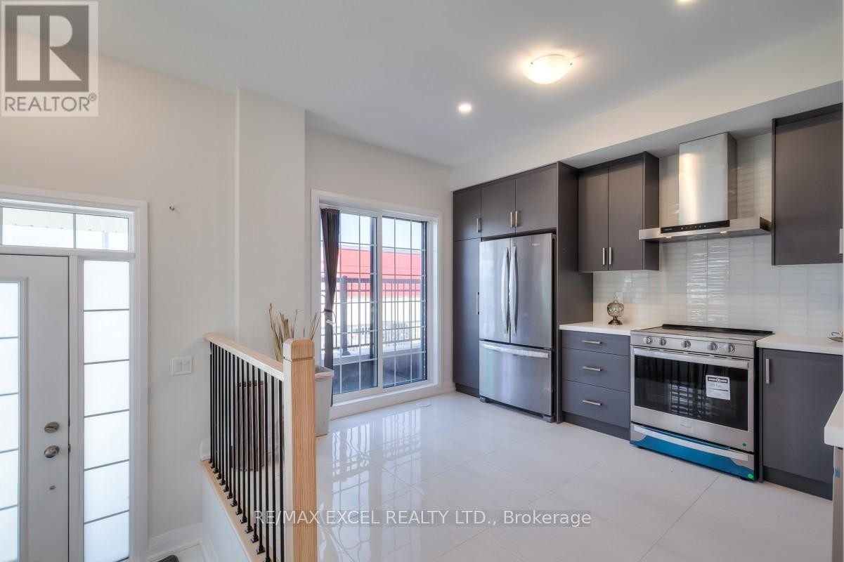 












6 MAYBANK LANE

,
Whitchurch-Stouffville (Stouffville),




Ontario
L4A4X7

