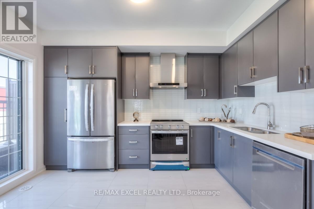 












6 MAYBANK LANE

,
Whitchurch-Stouffville (Stouffville),




Ontario
L4A4X7

