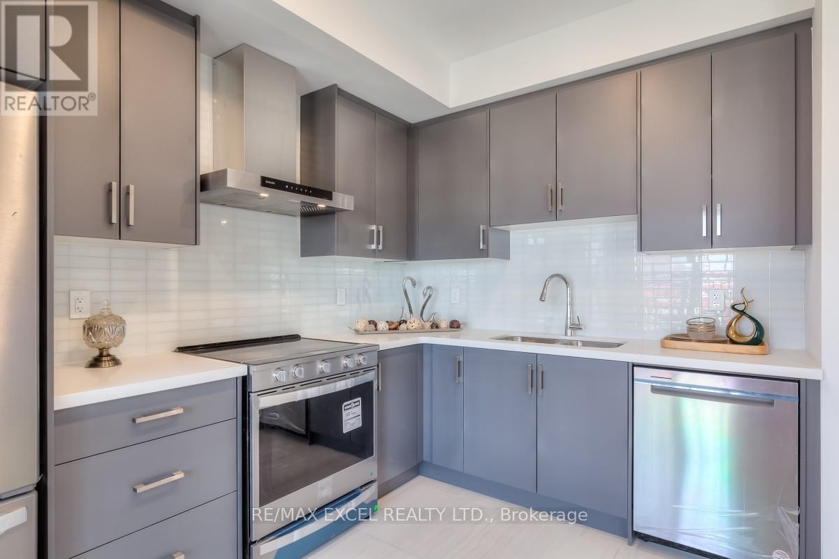 












6 MAYBANK LANE

,
Whitchurch-Stouffville (Stouffville),




Ontario
L4A4X7

