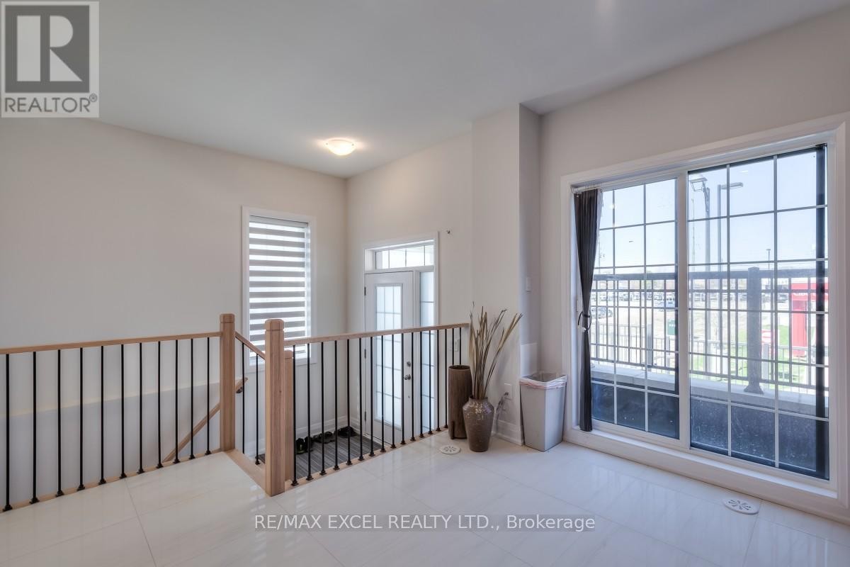 












6 MAYBANK LANE

,
Whitchurch-Stouffville (Stouffville),




Ontario
L4A4X7

