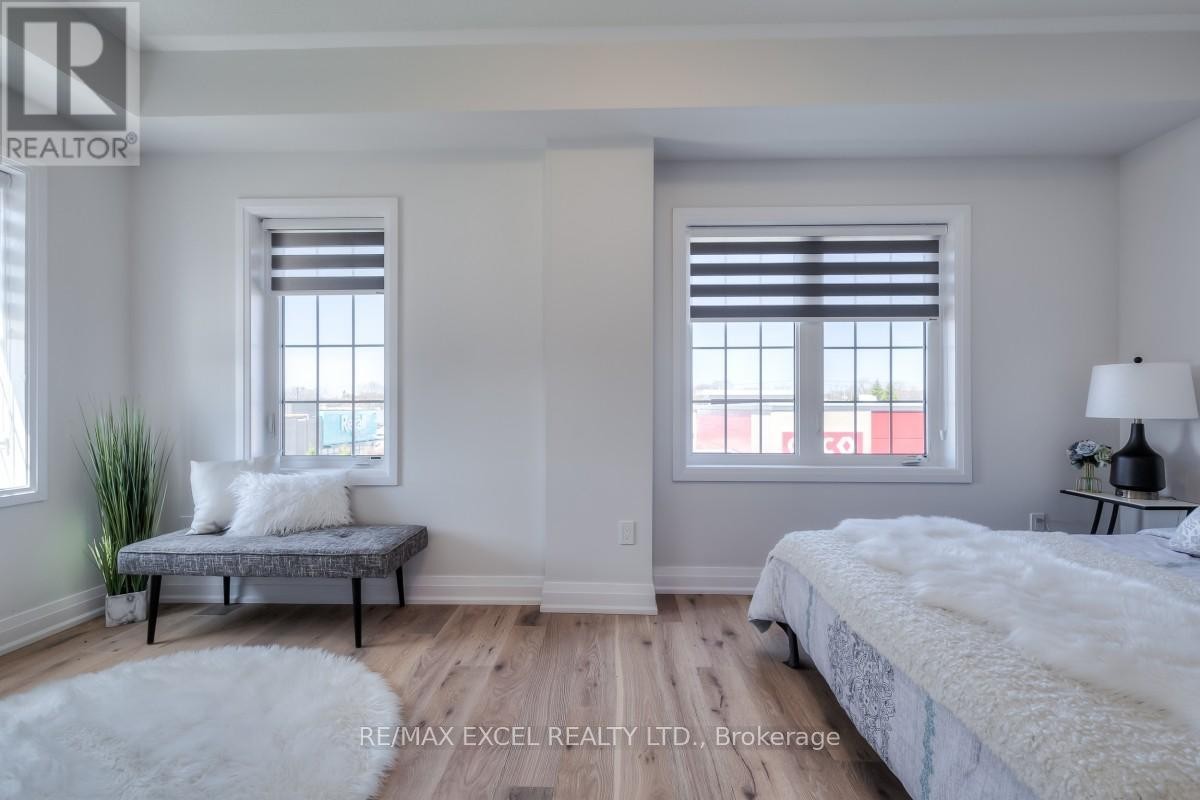 












6 MAYBANK LANE

,
Whitchurch-Stouffville (Stouffville),




Ontario
L4A4X7

