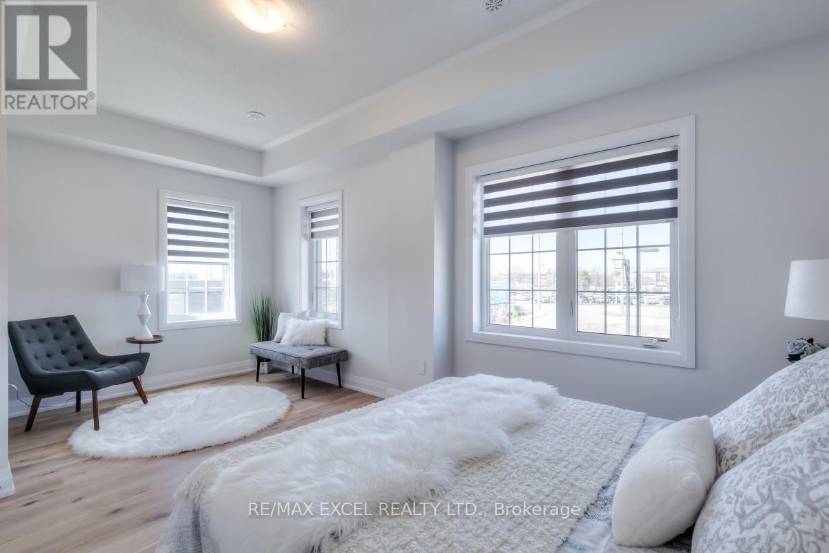 












6 MAYBANK LANE

,
Whitchurch-Stouffville (Stouffville),




Ontario
L4A4X7

