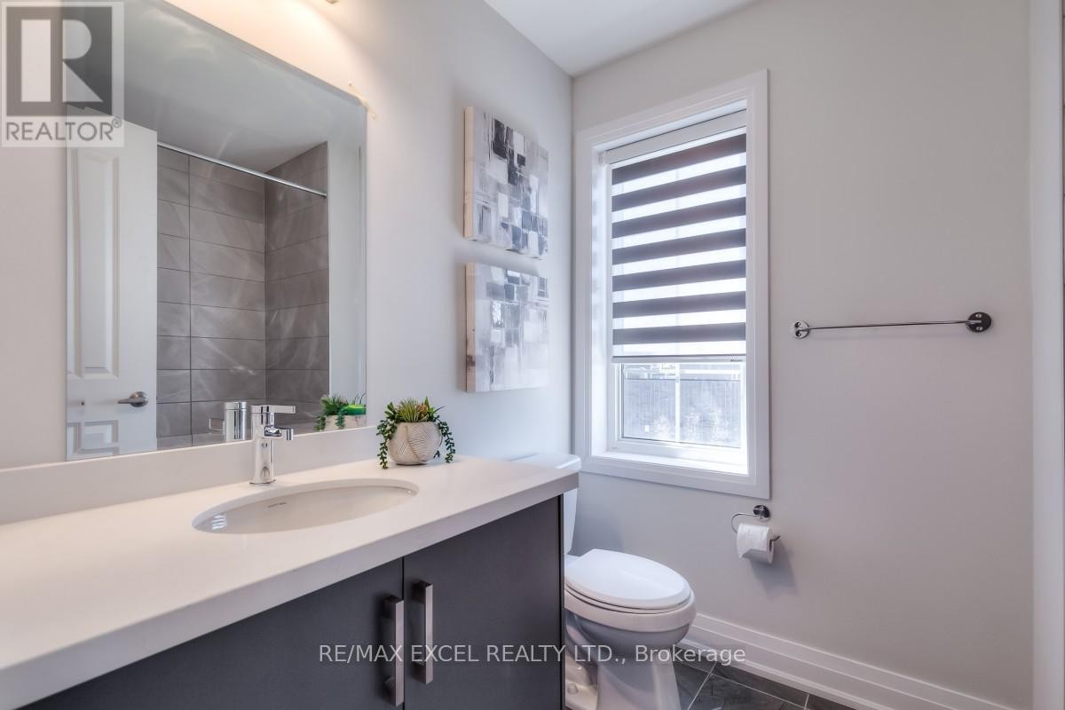 












6 MAYBANK LANE

,
Whitchurch-Stouffville (Stouffville),




Ontario
L4A4X7

