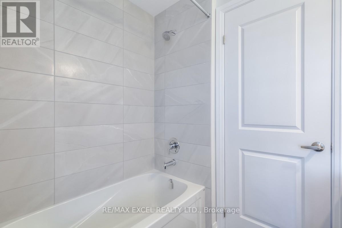 












6 MAYBANK LANE

,
Whitchurch-Stouffville (Stouffville),




Ontario
L4A4X7

