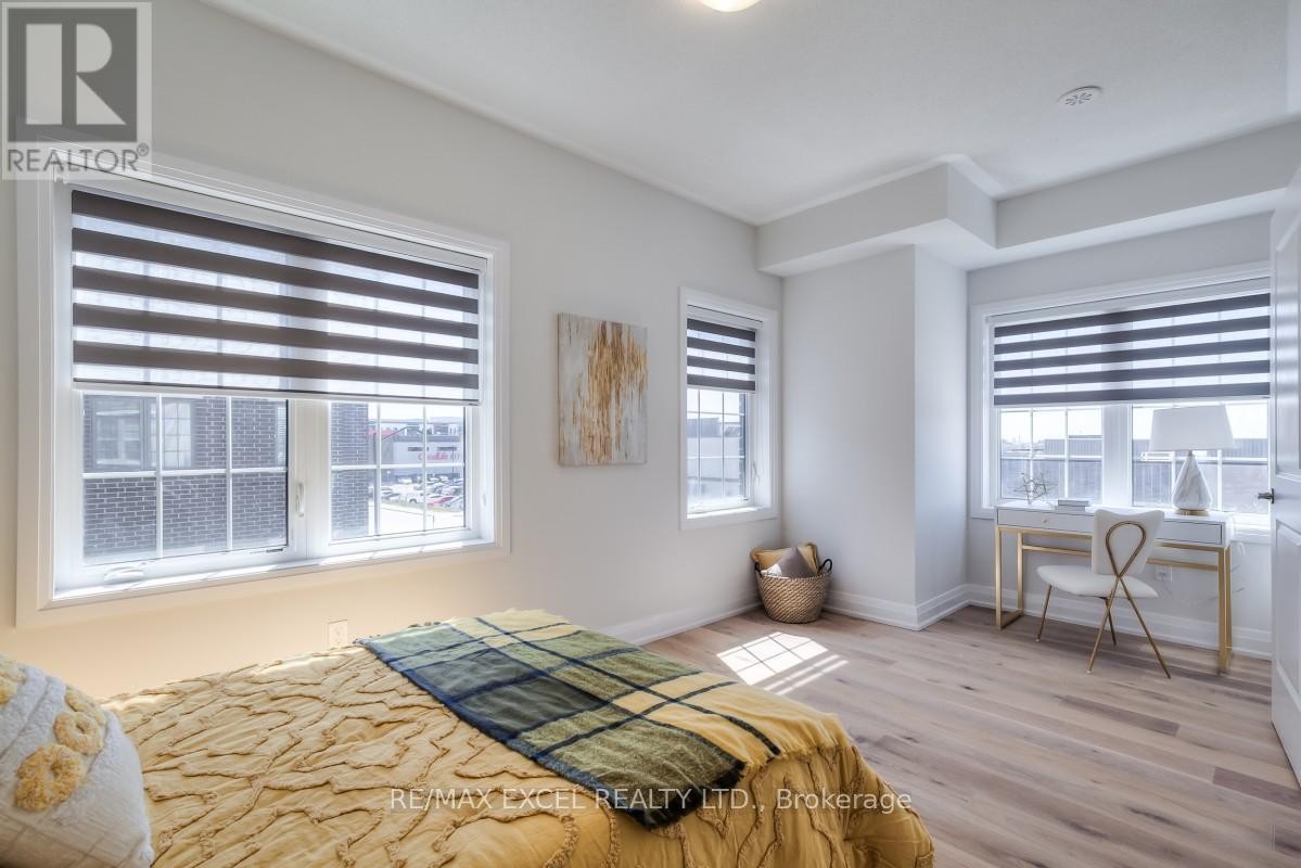 












6 MAYBANK LANE

,
Whitchurch-Stouffville (Stouffville),




Ontario
L4A4X7

