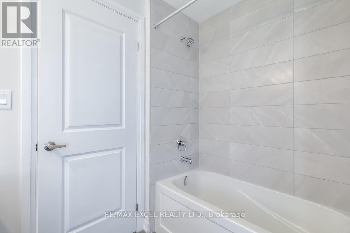 












6 MAYBANK LANE

,
Whitchurch-Stouffville (Stouffville),




Ontario
L4A4X7

