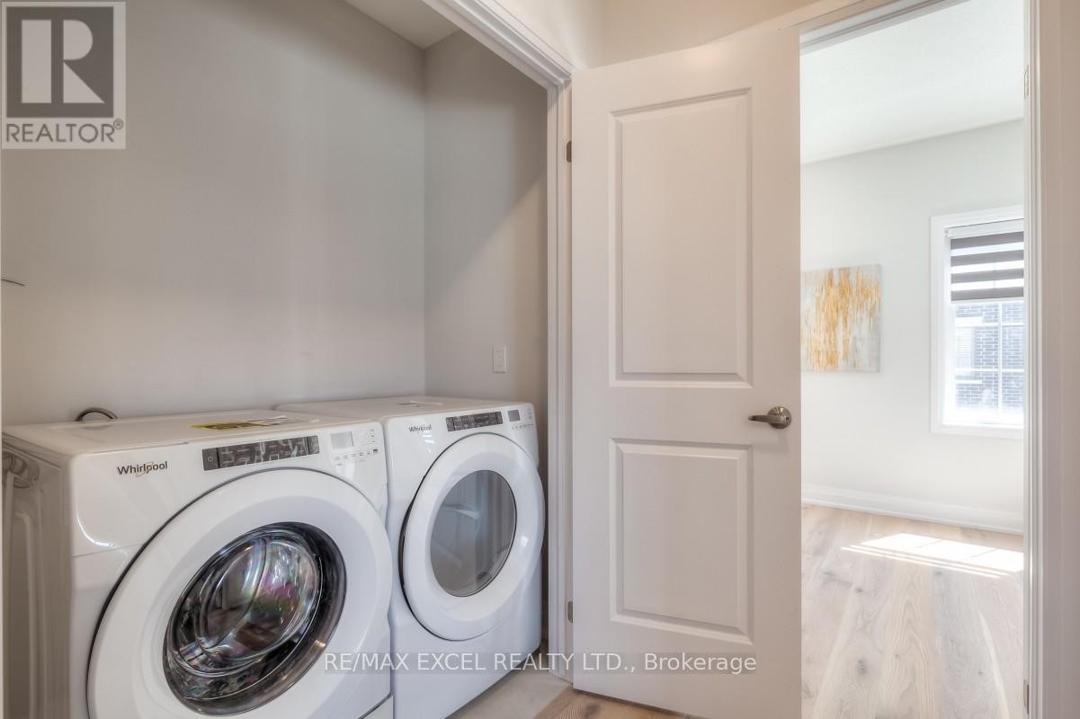 












6 MAYBANK LANE

,
Whitchurch-Stouffville (Stouffville),




Ontario
L4A4X7

