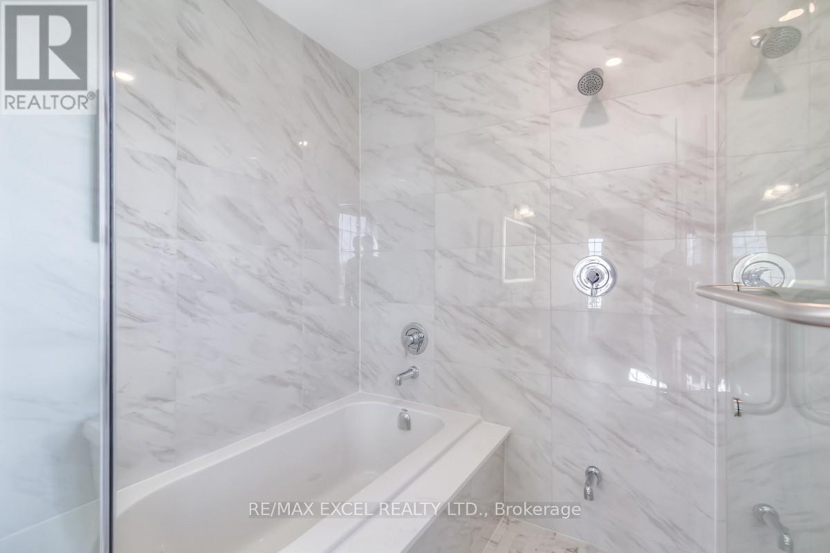 












6 MAYBANK LANE

,
Whitchurch-Stouffville (Stouffville),




Ontario
L4A4X7

