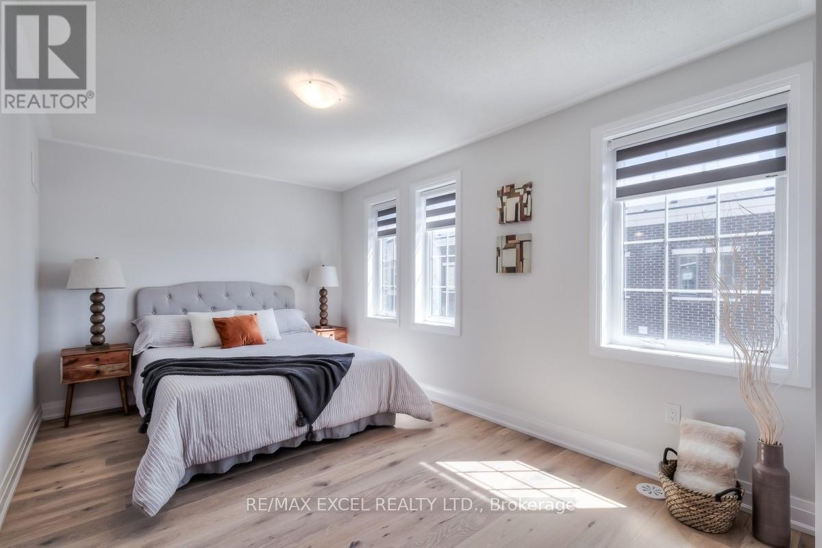 












6 MAYBANK LANE

,
Whitchurch-Stouffville (Stouffville),




Ontario
L4A4X7

