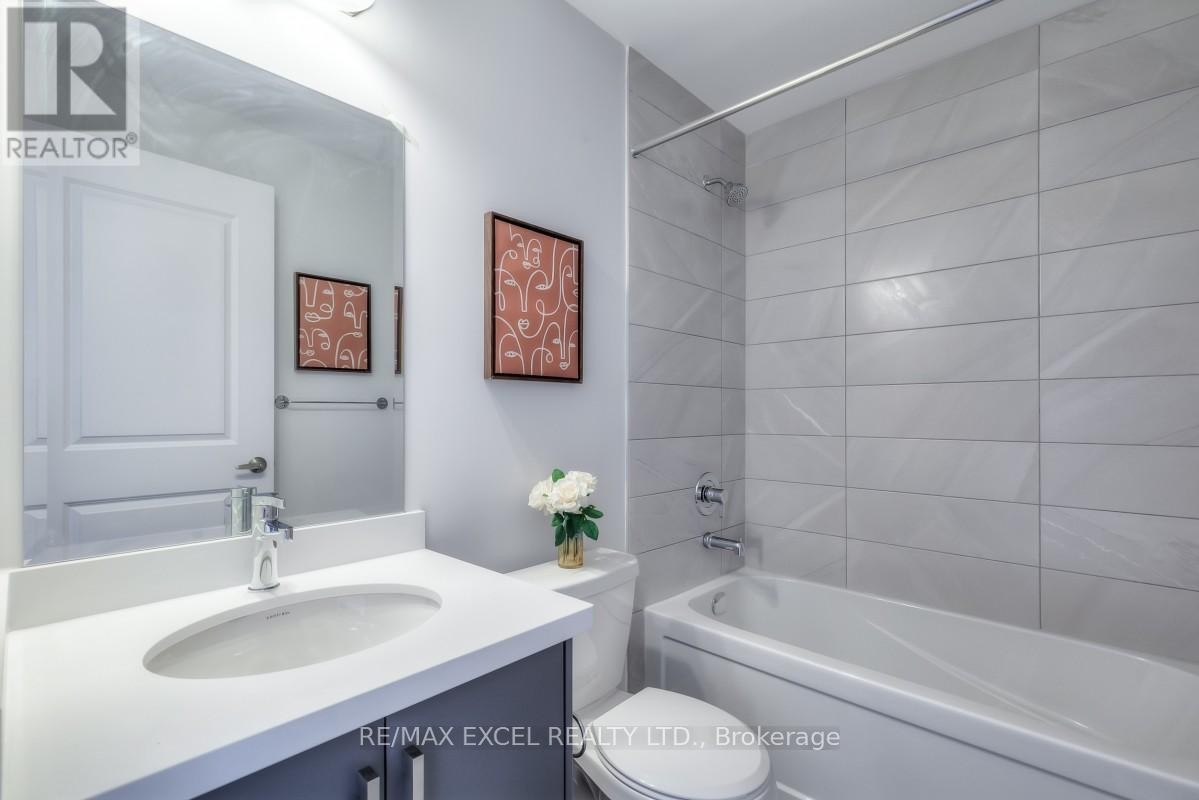 












6 MAYBANK LANE

,
Whitchurch-Stouffville (Stouffville),




Ontario
L4A4X7


