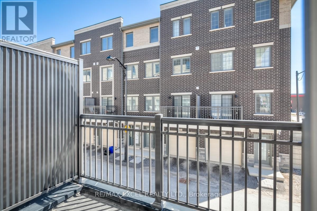 












6 MAYBANK LANE

,
Whitchurch-Stouffville (Stouffville),




Ontario
L4A4X7

