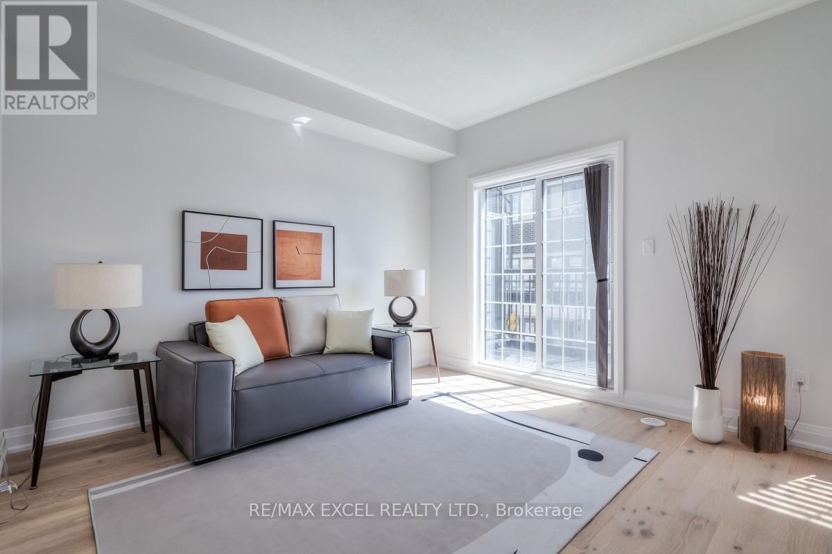 












6 MAYBANK LANE

,
Whitchurch-Stouffville (Stouffville),




Ontario
L4A4X7

