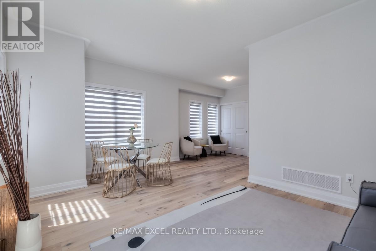 












6 MAYBANK LANE

,
Whitchurch-Stouffville (Stouffville),




Ontario
L4A4X7

