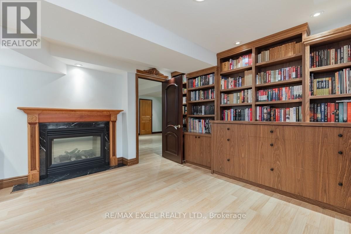 












8 BOYD COURT

,
Markham (Victoria Square),




Ontario
L6C1A6


