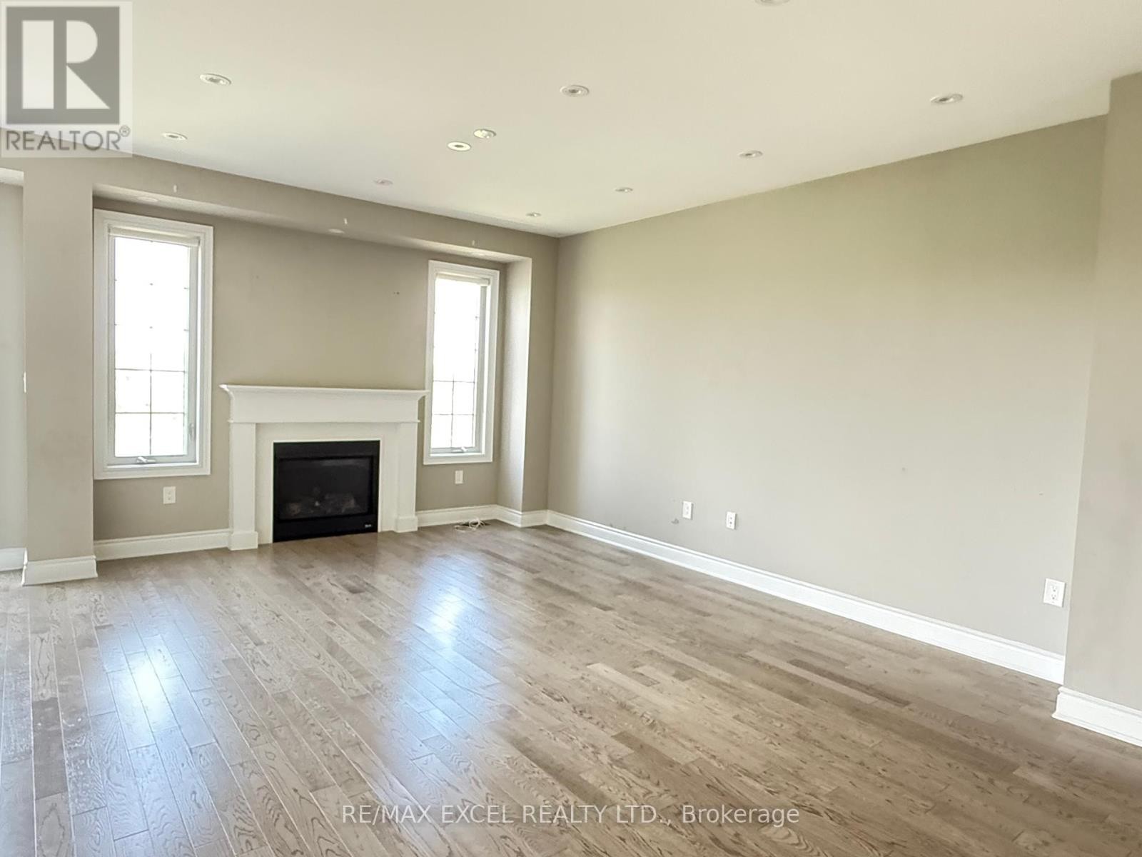 












94 HARTNEY DRIVE

,
Richmond Hill,




Ontario
L4S0K6

