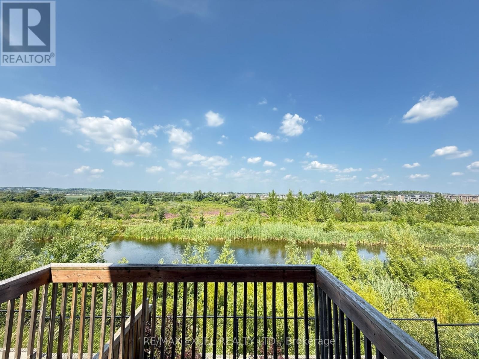 












94 HARTNEY DRIVE

,
Richmond Hill,




Ontario
L4S0K6

