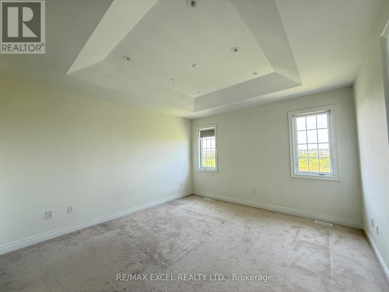 












94 HARTNEY DRIVE

,
Richmond Hill,




Ontario
L4S0K6

