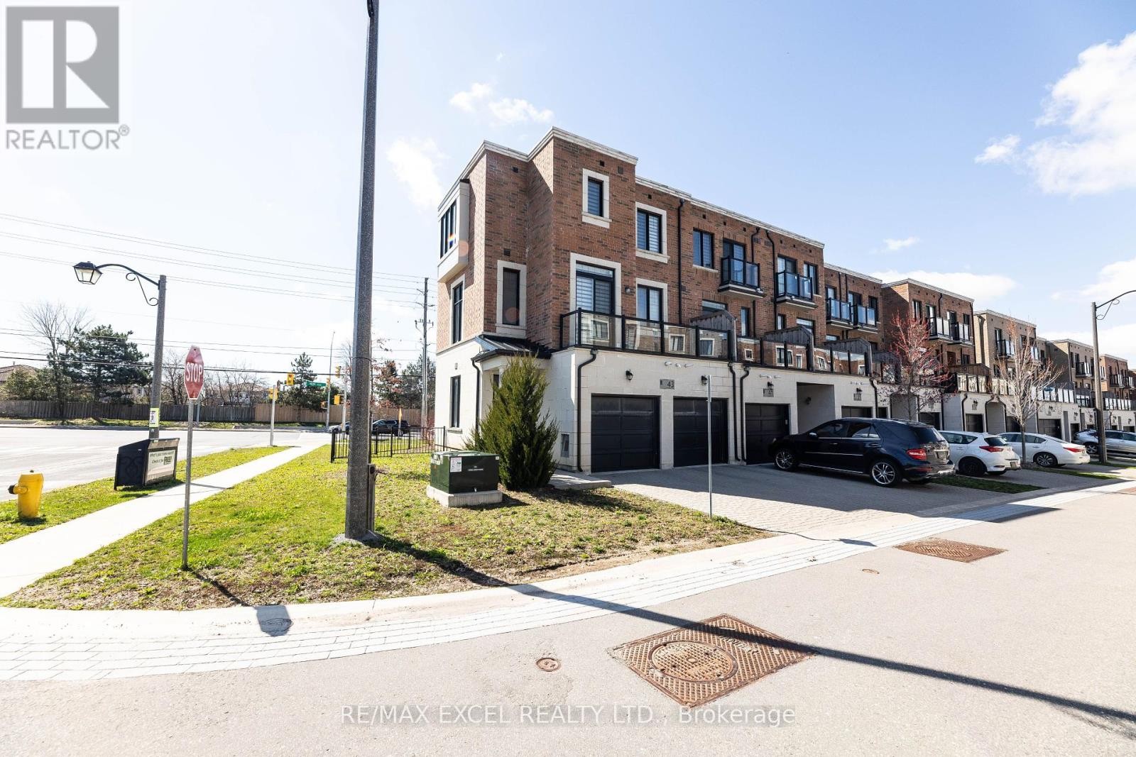 












43 HYDERABAD LANE

,
Markham (Greensborough),




Ontario
L6E0T8

