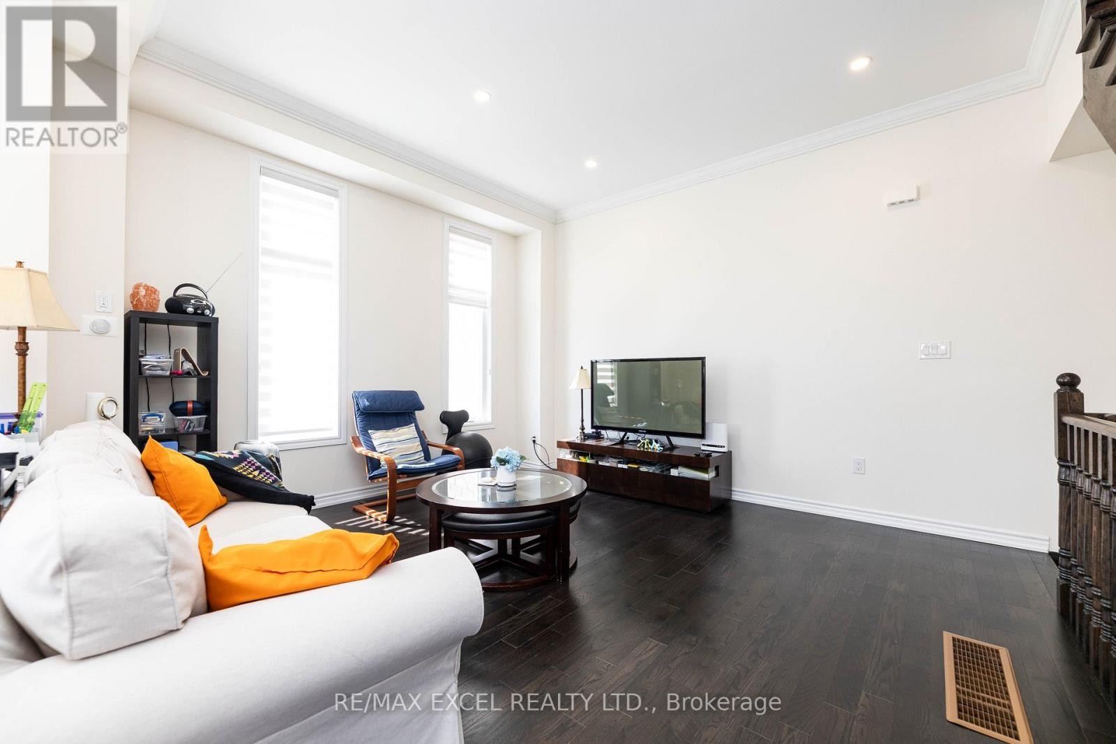 












43 HYDERABAD LANE

,
Markham (Greensborough),




Ontario
L6E0T8

