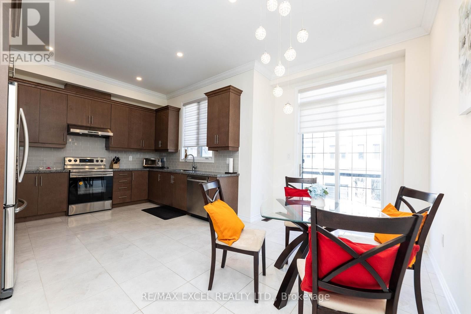 












43 HYDERABAD LANE

,
Markham (Greensborough),




Ontario
L6E0T8

